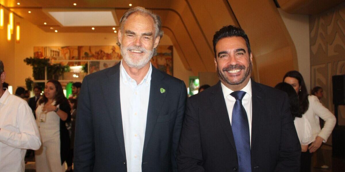 FERNANDO MANDRI Y JUAN JOSE ALVAREZ B